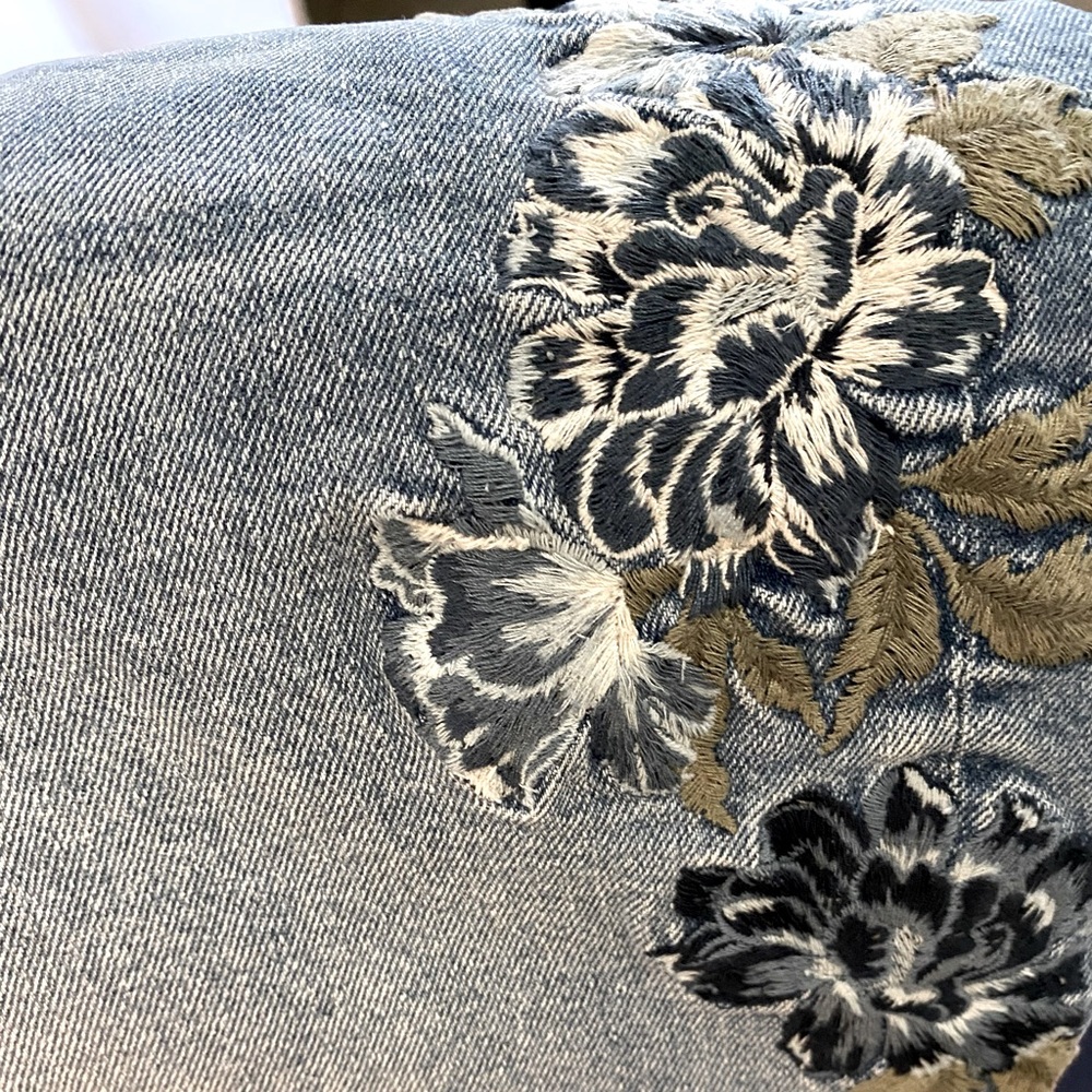 Driftwood Jeans Charlee Wide Leg Embroidered Crop- Blue Bell Fleur NWT, Size 22.